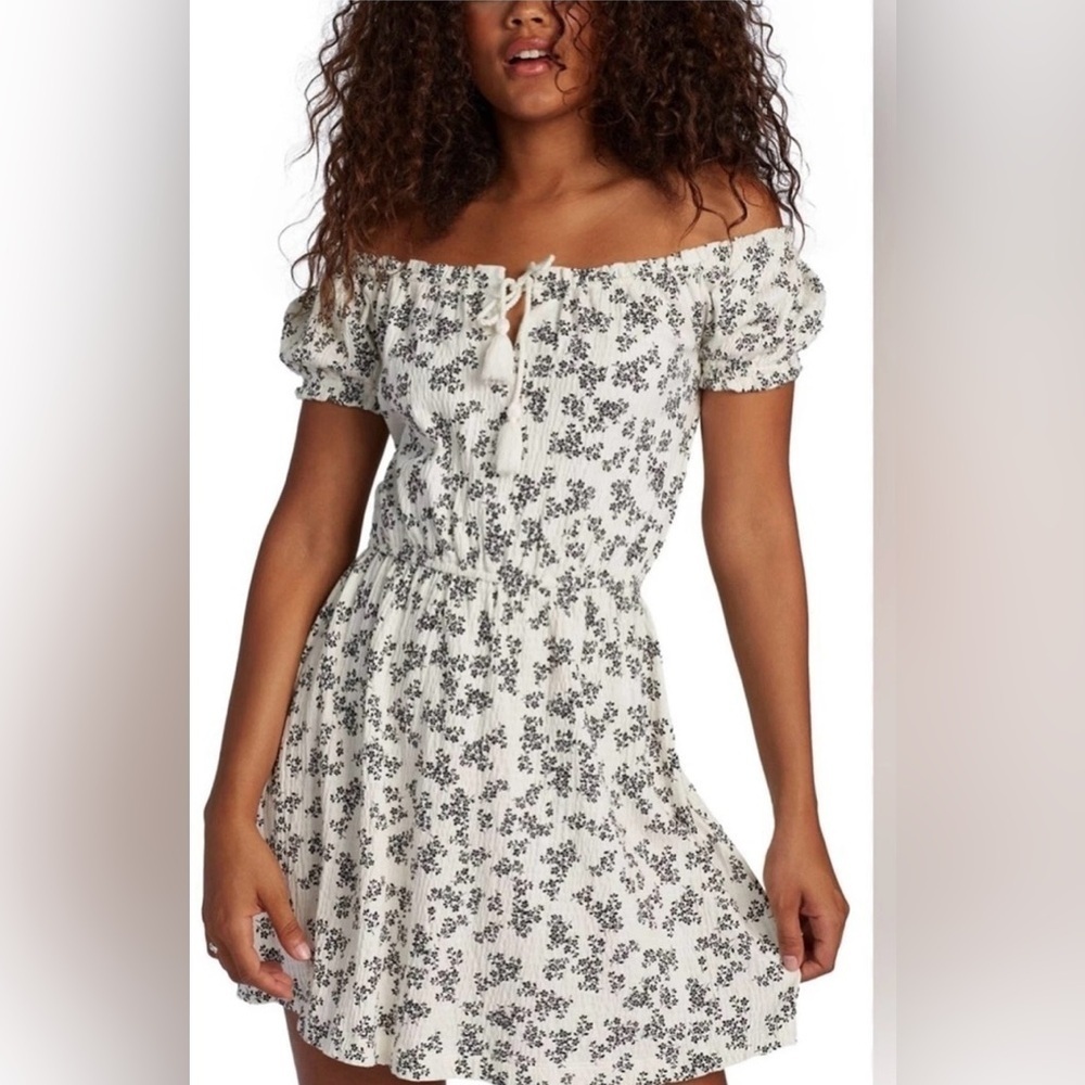 Roxy Off The Shoulder
Summer Beach Dress Black & White Floral Print Size
Medium